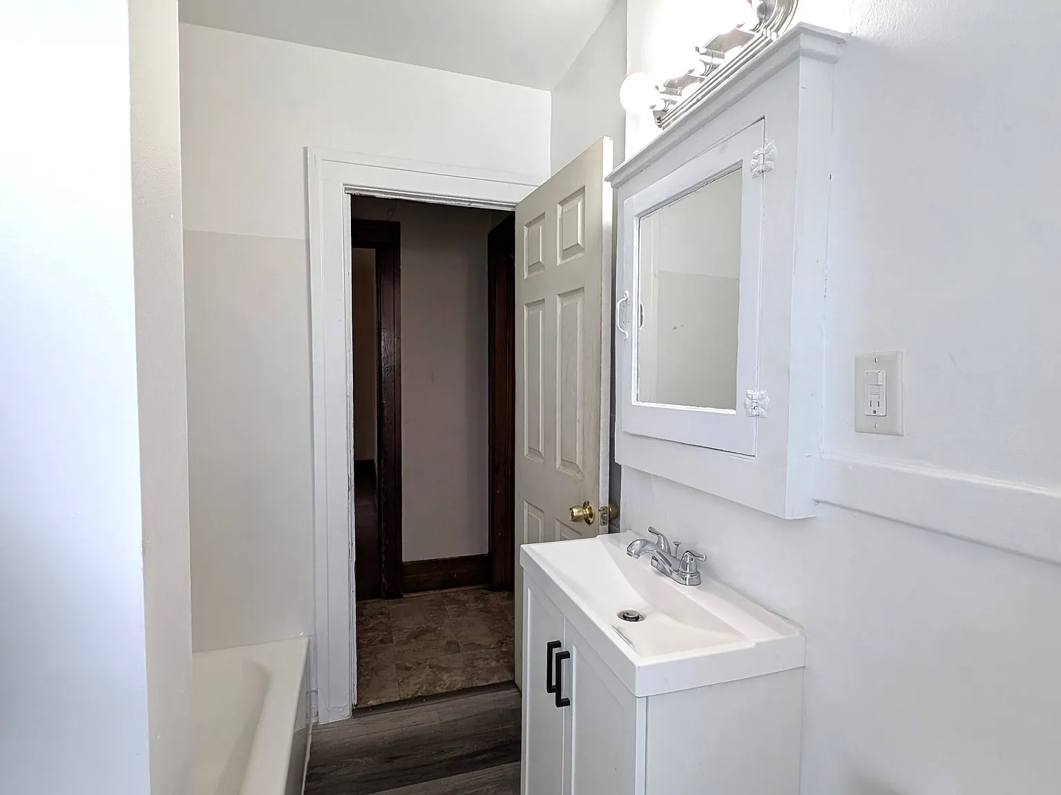 W Henry St 32 - Upper — Photo 2