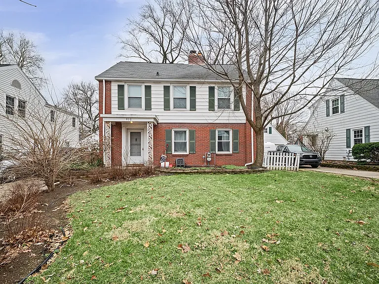 910 Vine St — Photo 1