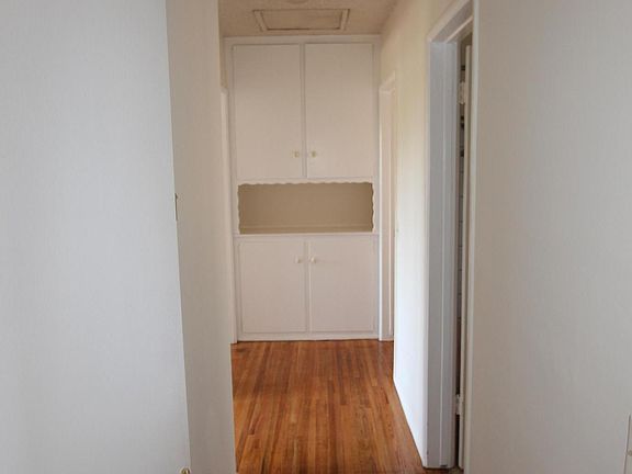 4th image of 944 Somerset Ave