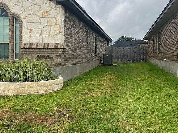 3rd image of 9002 Grand Oaks Ln