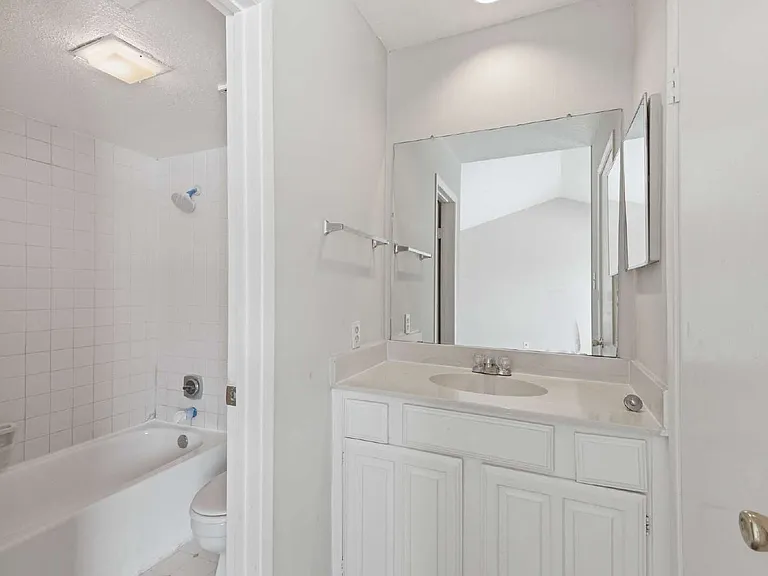 2120 Wilcrest Dr #108 — Photo 13