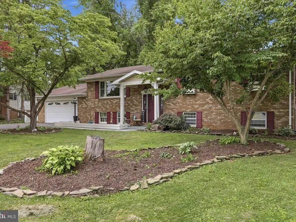 2964 Roosevelt Dr, Chambersburg, PA 17201