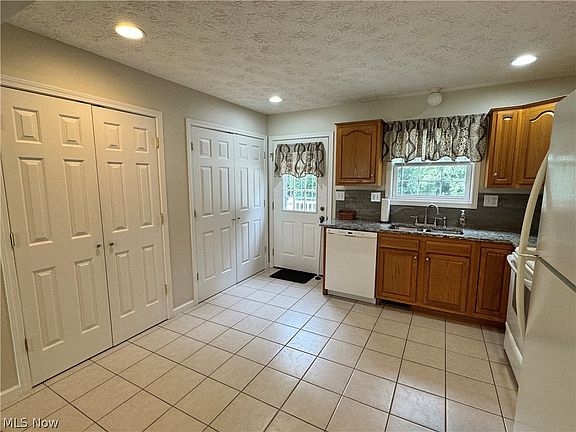 5th image of 202 Woodland Ave