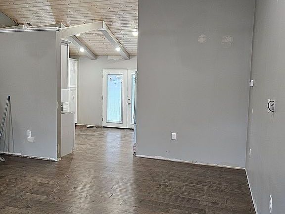 5th image of 25 Stillwater Ct