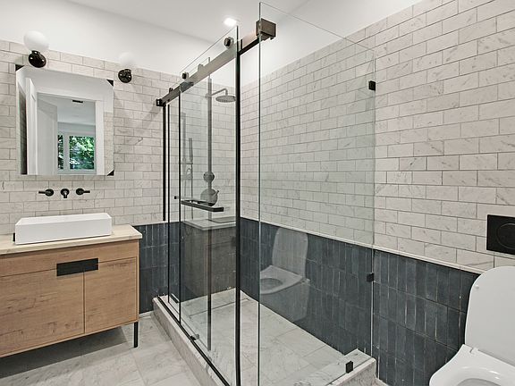 5th image of 813 Greene Ave #1