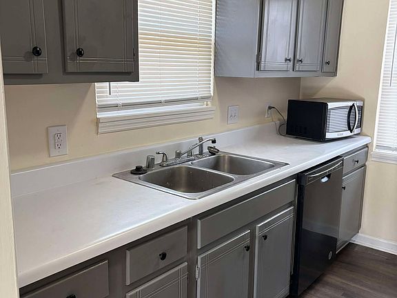 5th image of 1725 Highland Way #A