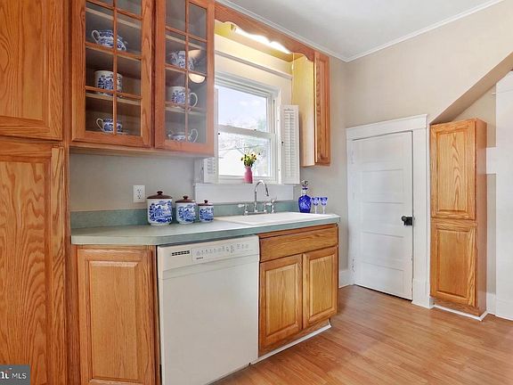 3rd image of 213 E Stonewall Dr