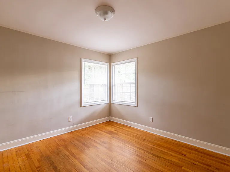 376 N Graham St — Photo 15