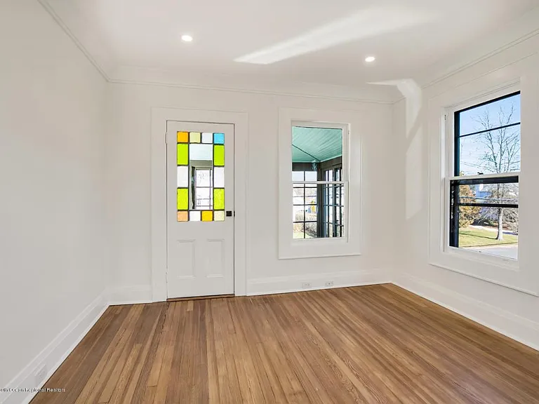 23 Lincoln Ave — Photo 17
