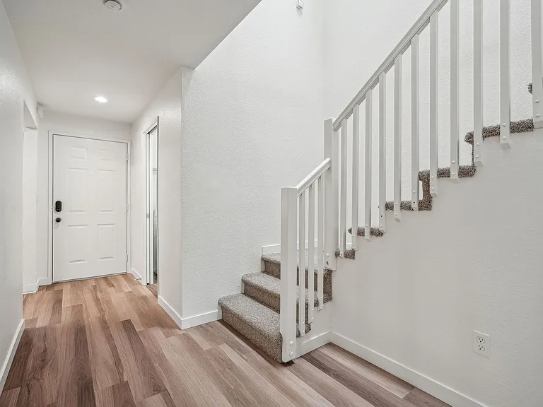 The Arch - Apartments & Townhomes — Photo 12