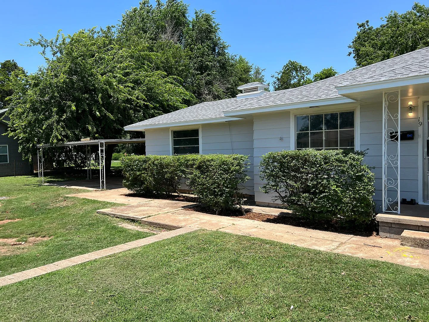 4 bedroom, 2 1/2 bath home for rent in Yukon near Main and Piedmont Road! — Photo 2