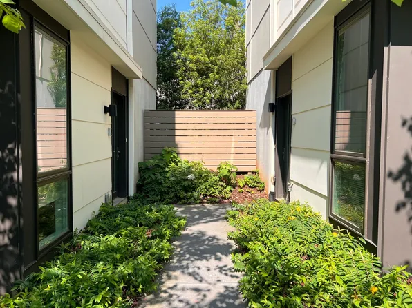 1130 E High St Unit E, Charlottesville, VA 22902