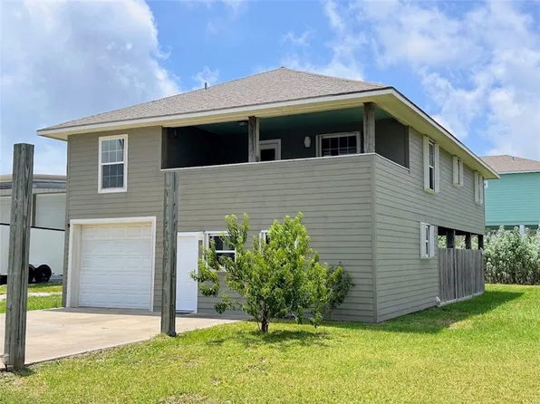 103 Palm Dr, Rockport, TX 78382