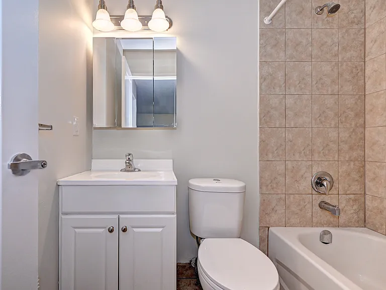 270 Waterloo Ave — Photo 15