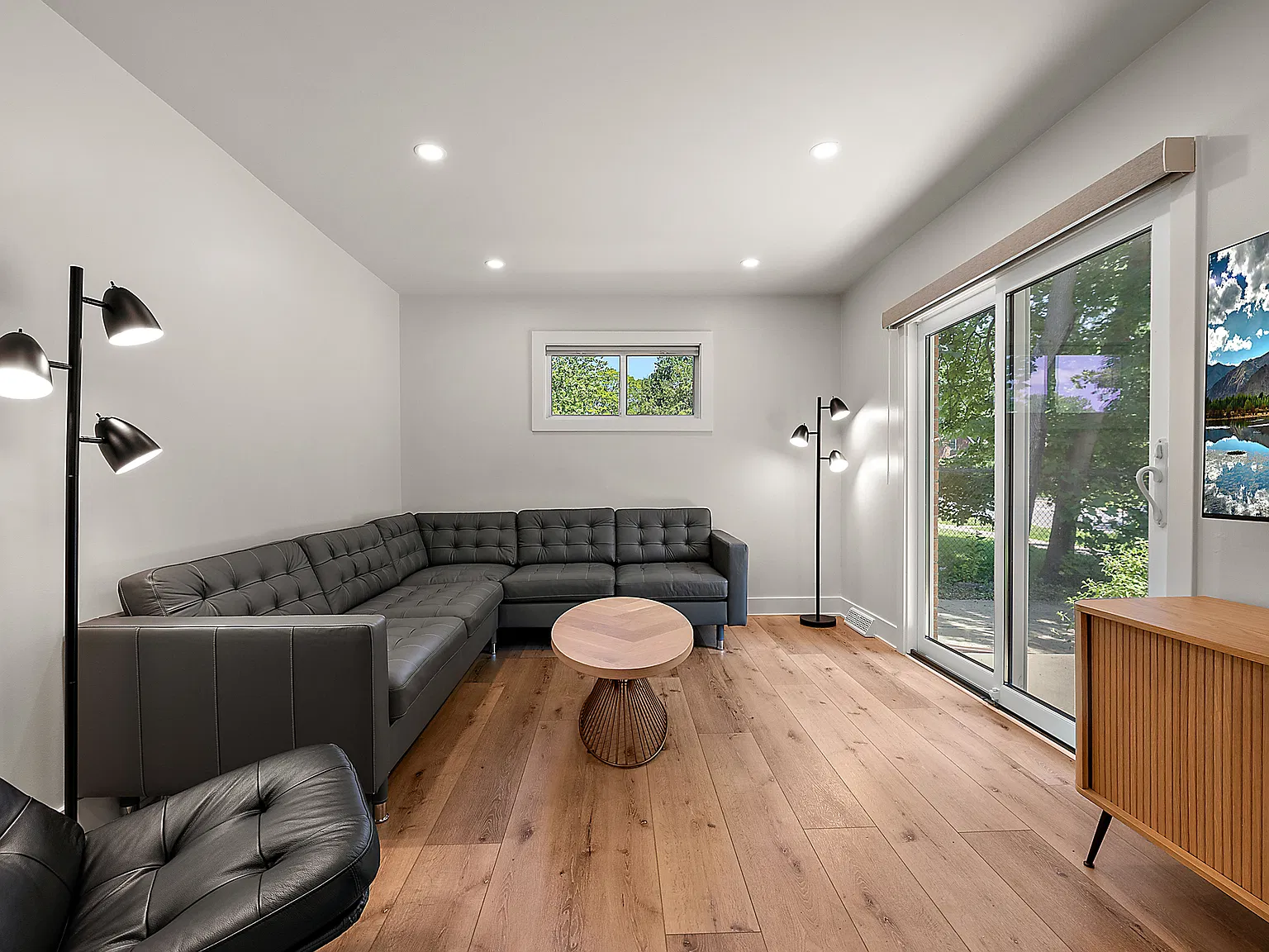 3 bed, 1.5 bath, 1234 sqft, $3,498 — Photo 4