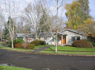 1085 Woodside Dr, Eugene, OR 97401