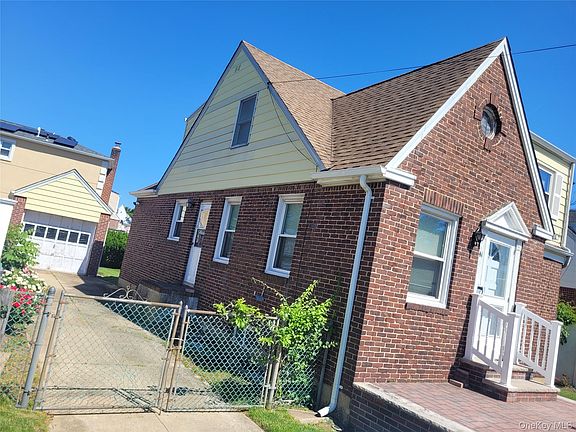2nd image of 41 Nassau Boulevard