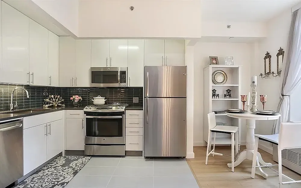 180 Myrtle Avenue — Photo 1