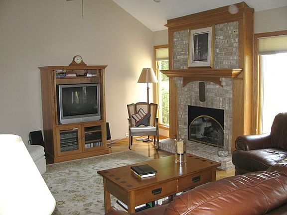 5th image of 16935 Mohican Dr