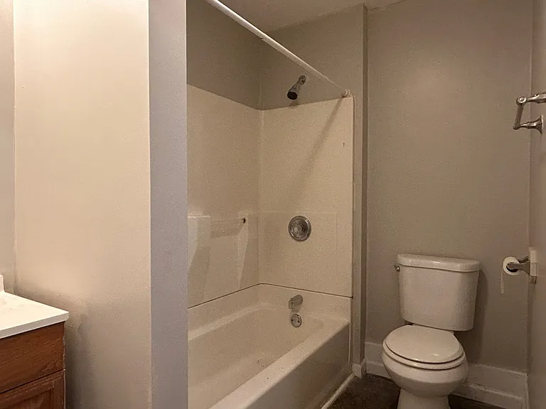 114 S Melcher St — Photo 16