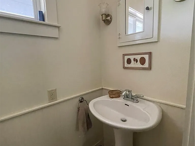 113 Marshall St — Photo 14