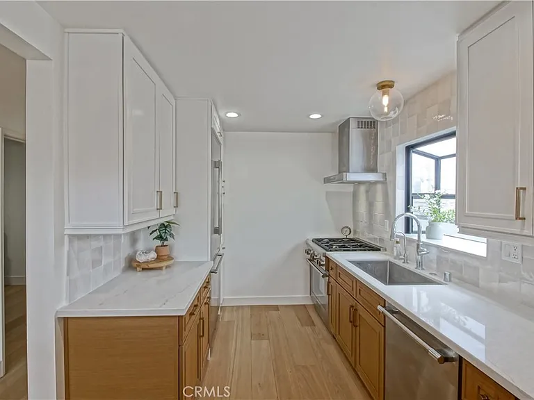 320 Marine Ave — Photo 25