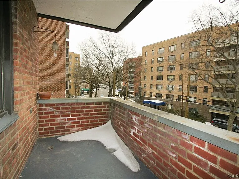 140 Hartsdale Avenue — Photo 12
