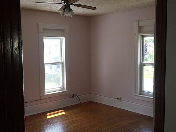 3rd image of 41 Sterling St