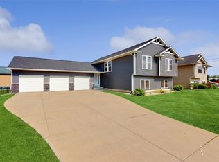 1406 Cedar Bnd, Palo, IA 52324