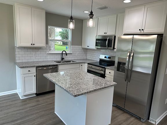 5th image of 13906 Cove St