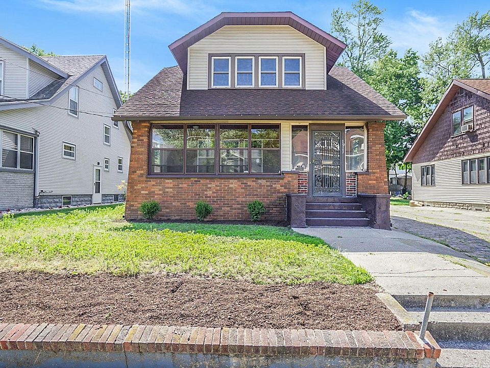 1st image of 1911 Collins Ave SE