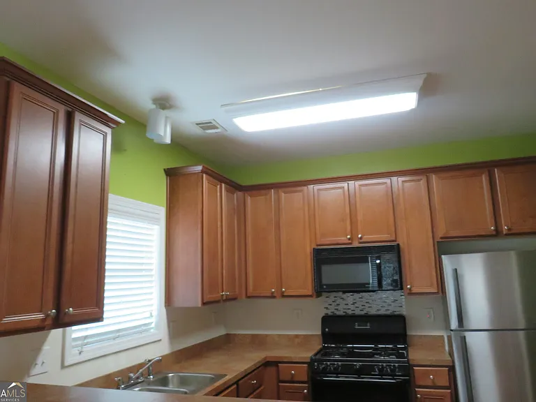2718 Rocky Ct S — Photo 12