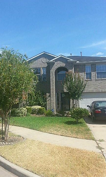1st image of 1915 Mackenze Way