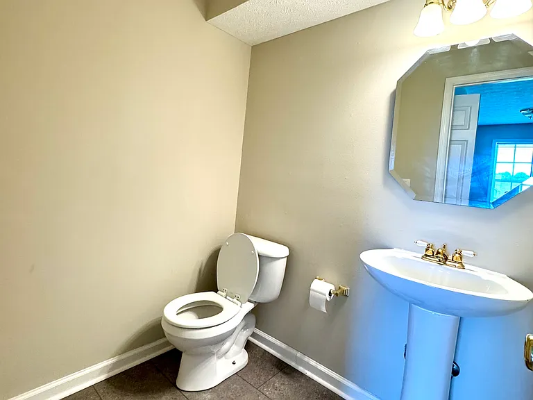 638 Hampton Way #B — Photo 21