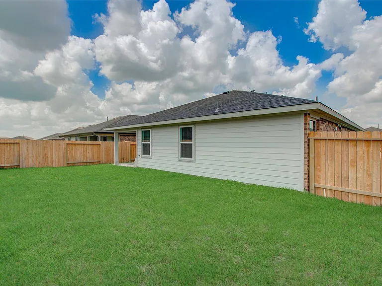 7911 Murciana Dr — Photo 35