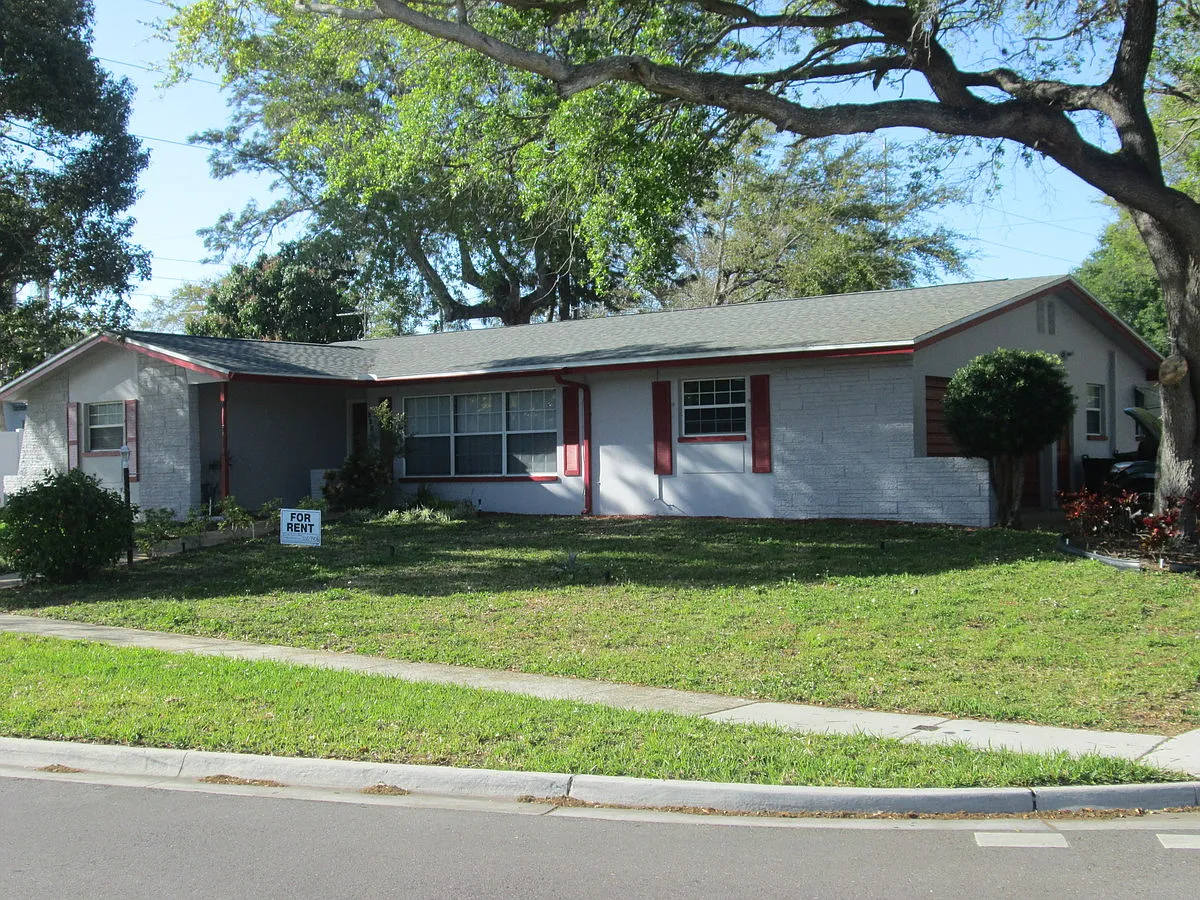 4 bed, 1919 sqft, $2,995 — Photo 1