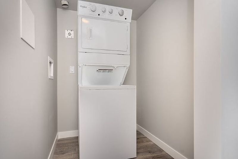 Winnipeg Apartment for rent - 2 Bedrooms — photo 10