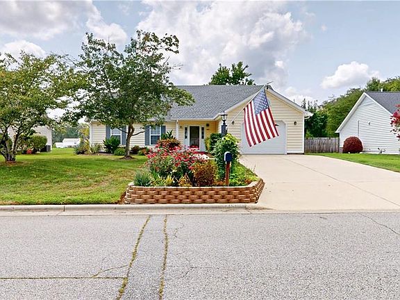 3rd image of 4417 Garden Club St
