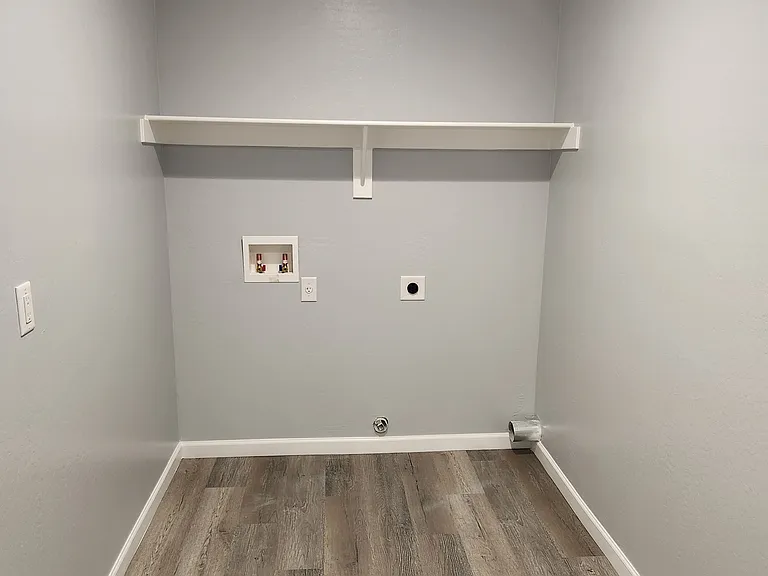 406 E Centre Ave — Photo 10