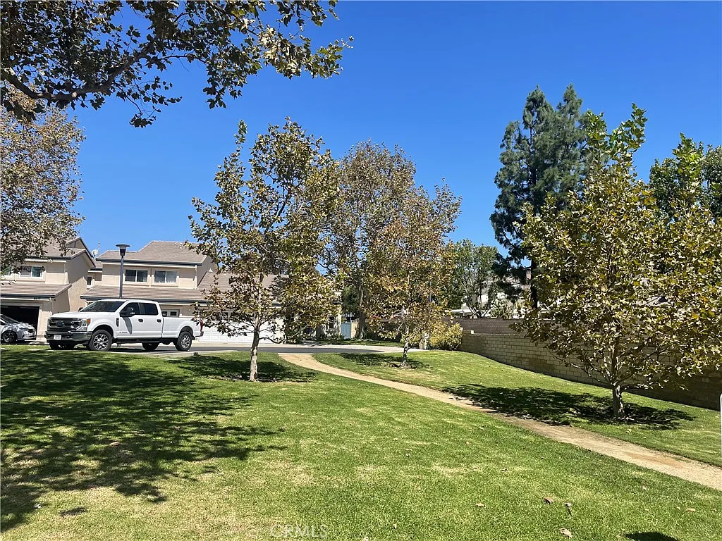 4 bed, 1608 sqft, $3,895 — Photo 3