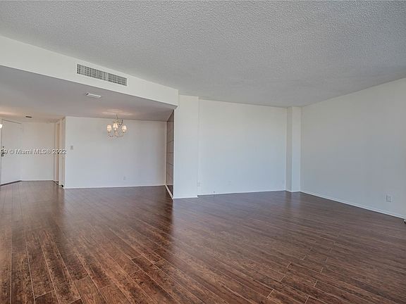 3rd image of 20400 W Country Club Dr APT 518