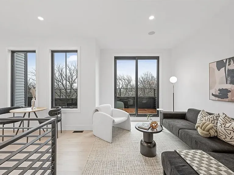 490 Bennington St #7 — Photo 8