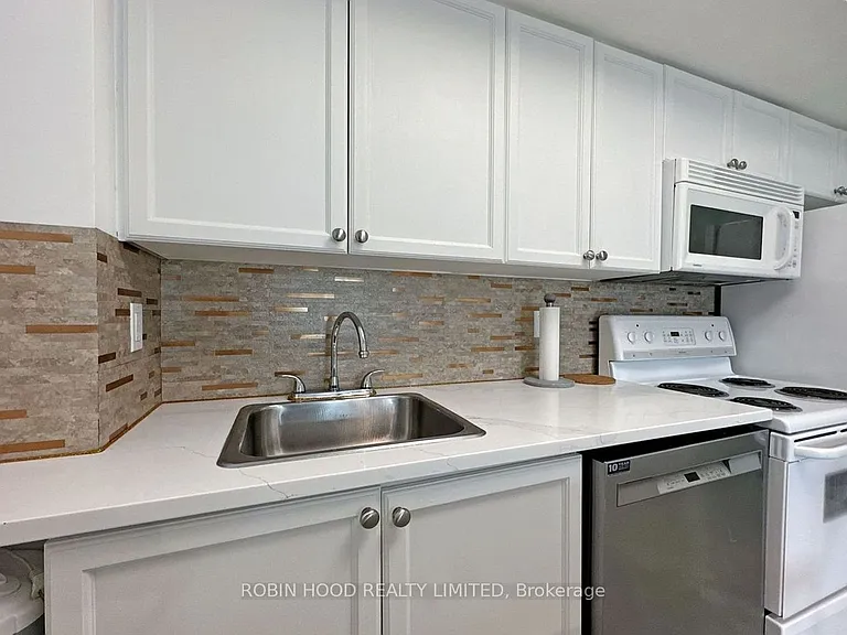 30 Harrison Garden Blvd #30 — Photo 8