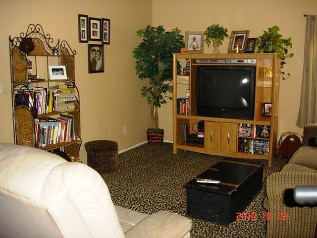 2nd image of 1605 Primrose Ln