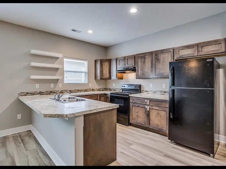 1525 S Edwards Ave — Photo 9