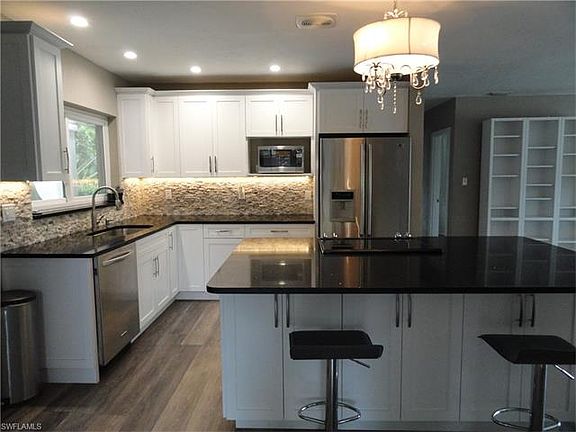 4th image of 1653 Maravilla Ave