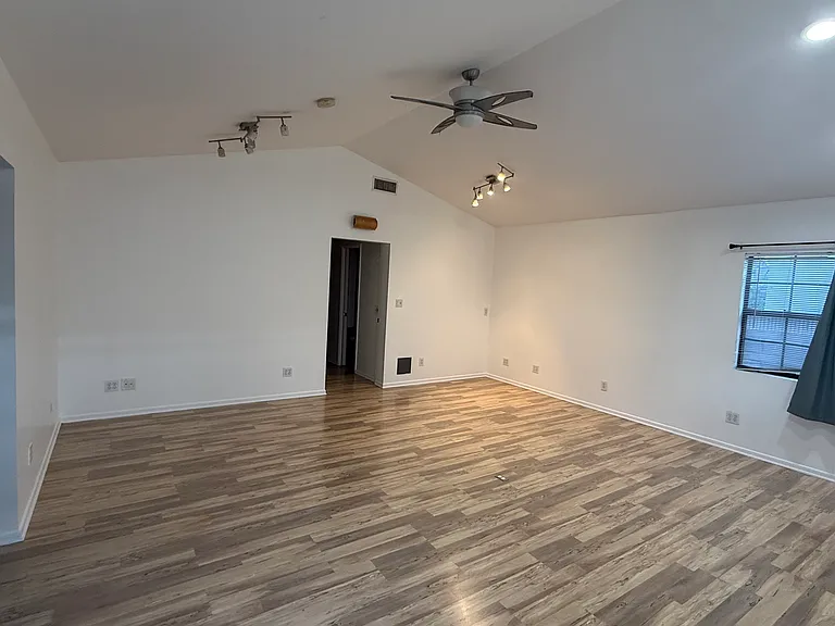 10257 Olive St — Photo 32