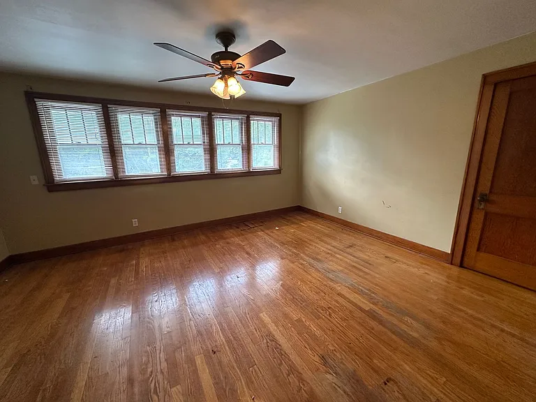 915 Veto St NW — Photo 12