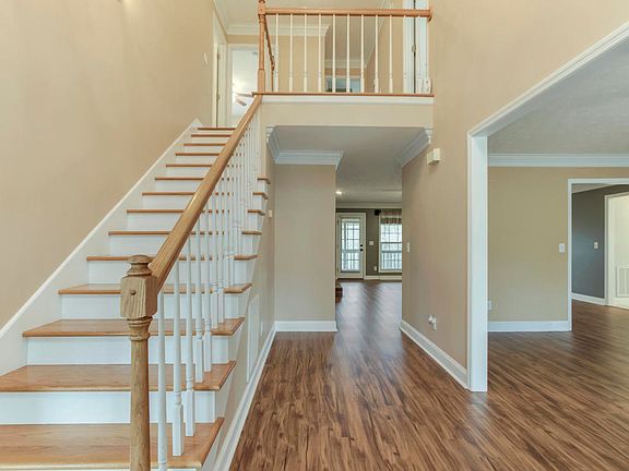 4th image of 4050 Hirst Cir