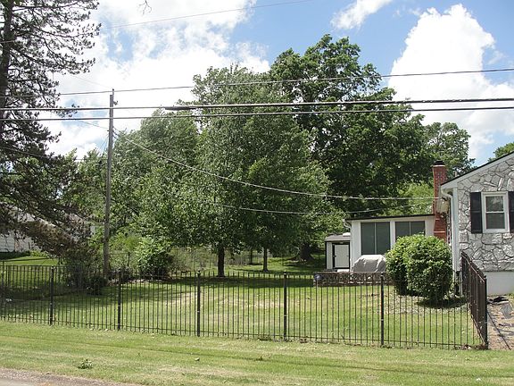 3rd image of 1001 W 100th St